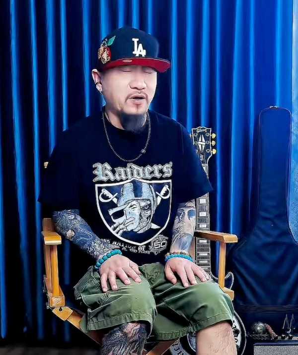 李保田的儿子李彧双手全是大纹身!网友表示看不懂