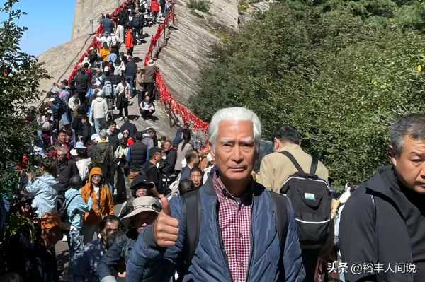 2岁“霍元甲”高雄徒步登华山!满头白发好气派"