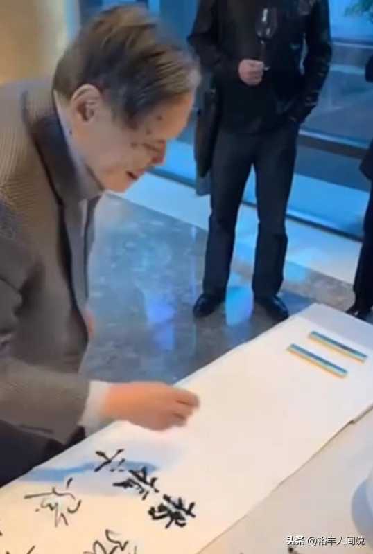 杨振宁103岁生日现场，称翁帆为“达令”