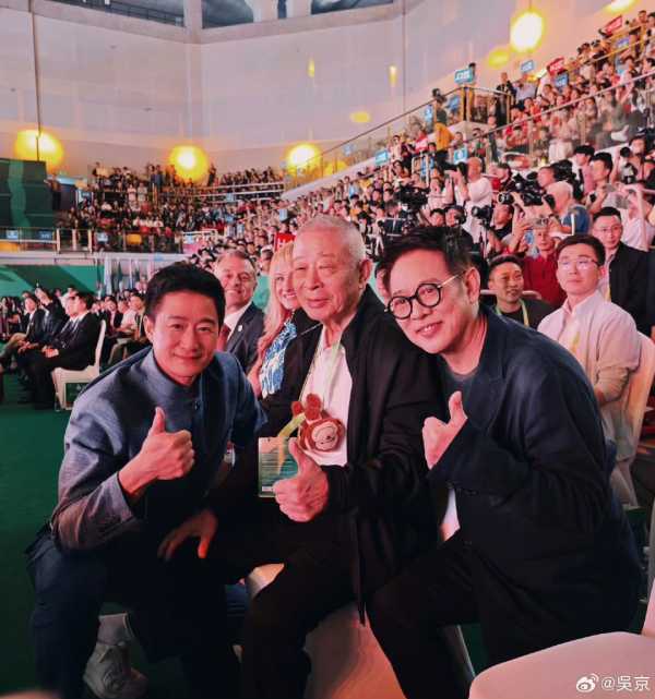 吴京复刻伸手名场面!李连杰也在现场