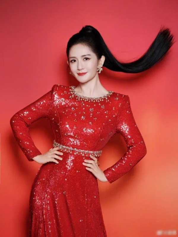 谢娜首次主持央视秋晚唱四川话rap