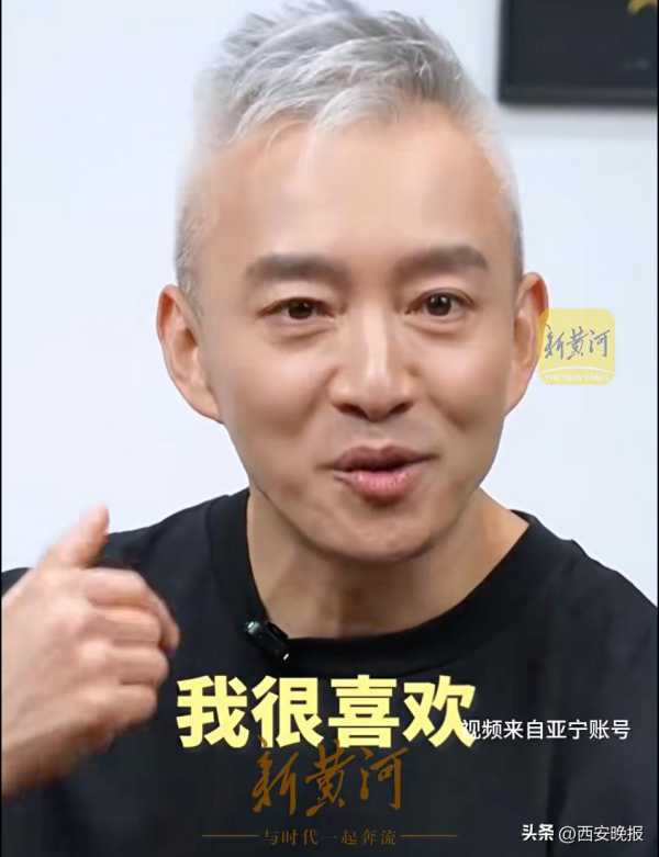 “前最帅央视主持人亚宁”复出!56岁已满头白发