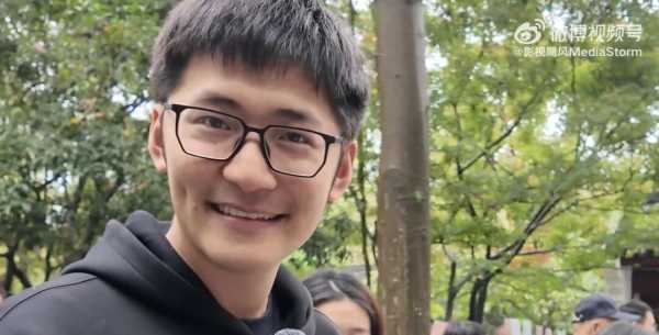 影视飓风CEO在相亲角被大妈吐槽