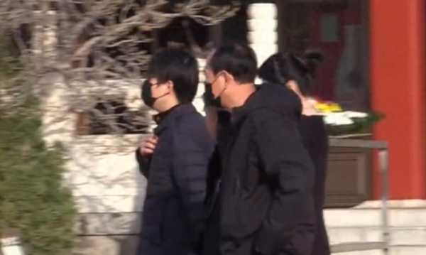 唐嫣现身罗晋父亲葬礼!唐嫣父亲和明道也到场送别