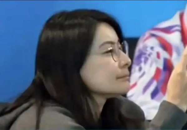 郭晶晶拍汪顺比赛嘴角上扬