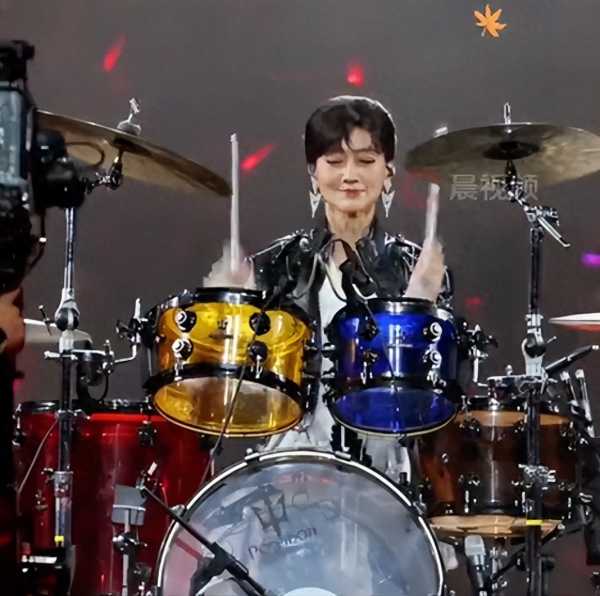 赵雅芝身价多少亿?赵雅芝原名叫什么