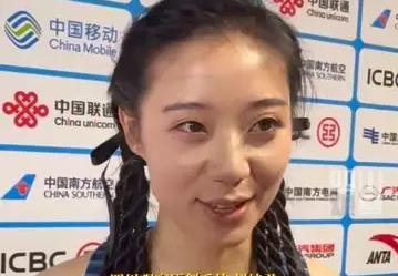 四川甜妹刘峡君回应与何锦櫶恋情