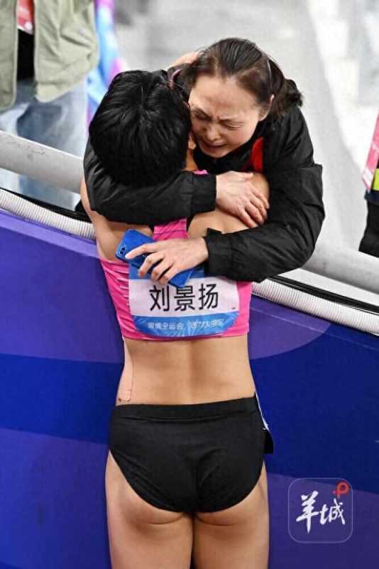 刘景扬回应“没有教练”!感谢麦导