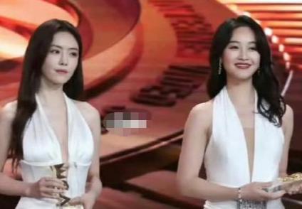 微博视界大会蓝盈莹蔡文静撞衫!太尴尬了