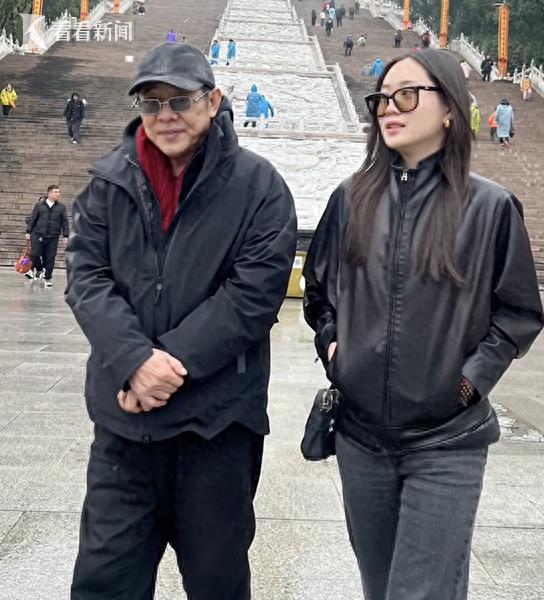 李连杰携小女儿同游九华山