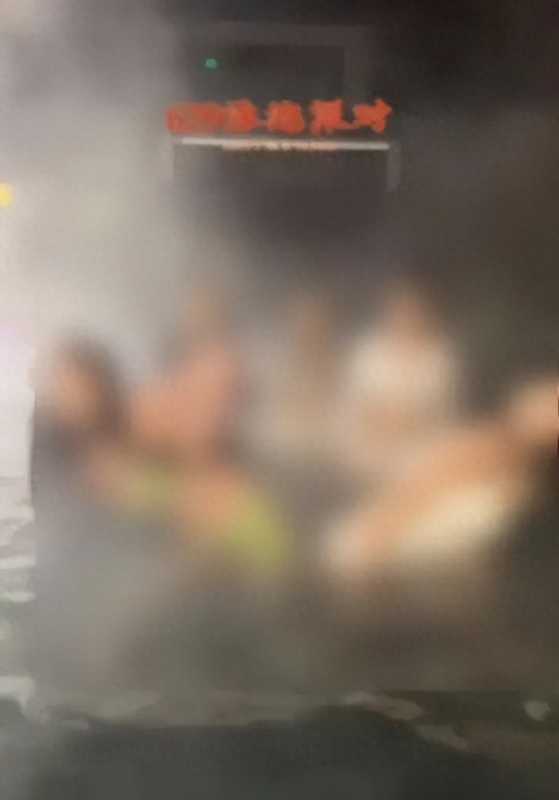 400万粉丝网红“刘二狗”直播泳池派对被处理"