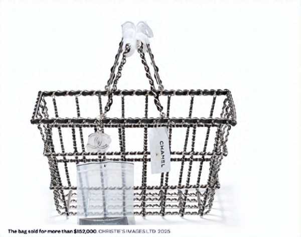 香奈儿“购物篮”包拍出超百万天价