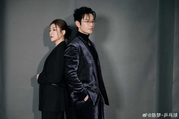 陈梦晒与黄晓明合照!酷酷的妹碰到了帅帅的哥