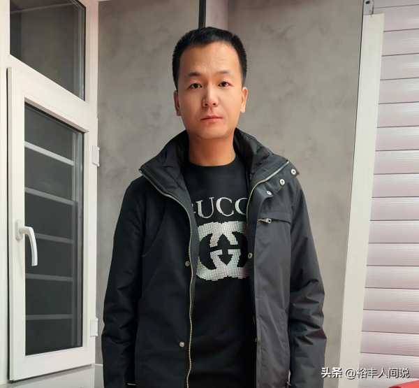 网红潘宏官宣大号正式更新!特地携妻子露面