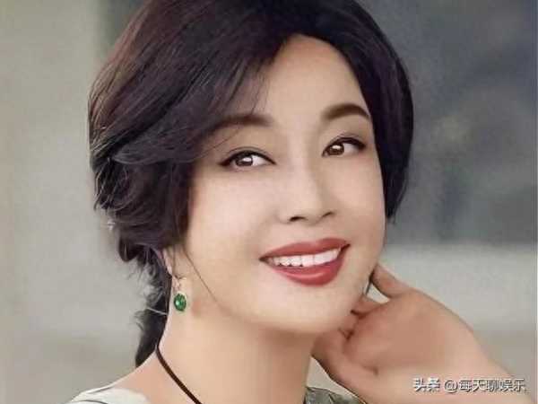 刘晓庆说这代艺人都长一样